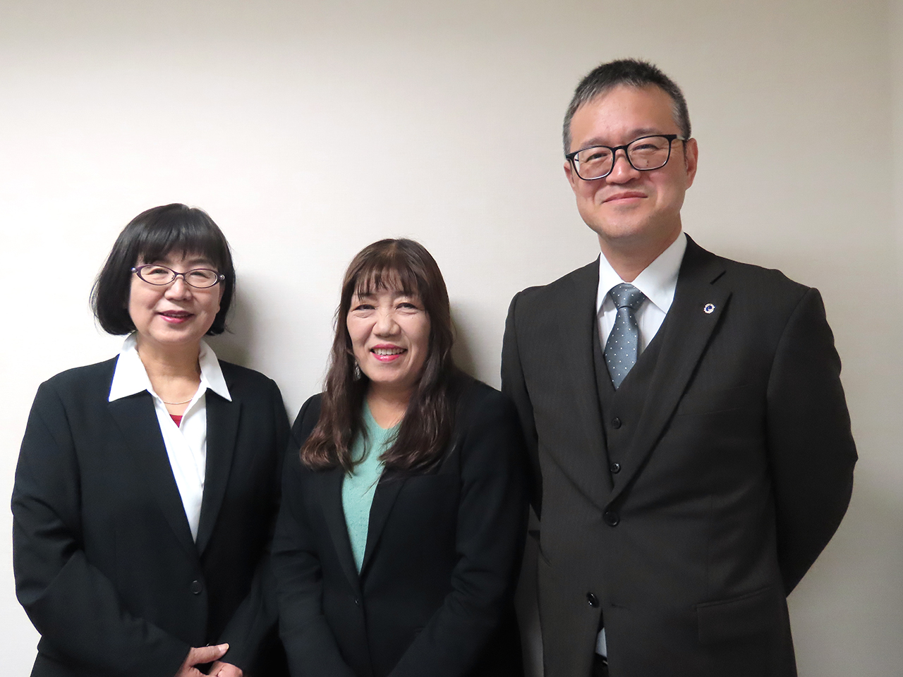 
	会計・鈴 木 裕 路
	          
	会長・片 山 寛 之
	          
	幹事・藤 原 浩 巳

